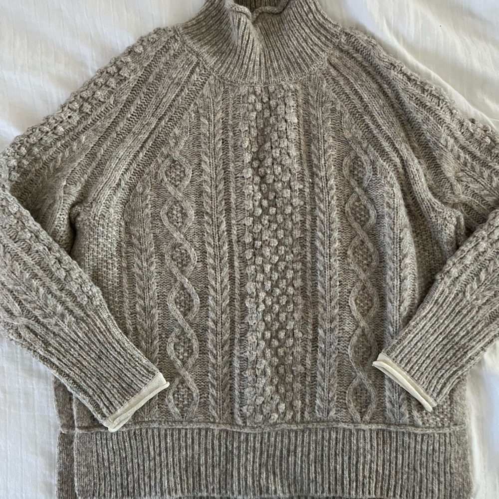 Alex Mill oatmeal cable knit sweater size L worn twice boxy side slits